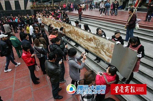 厉害 18十字绣技师3个月绣“清明上河图”